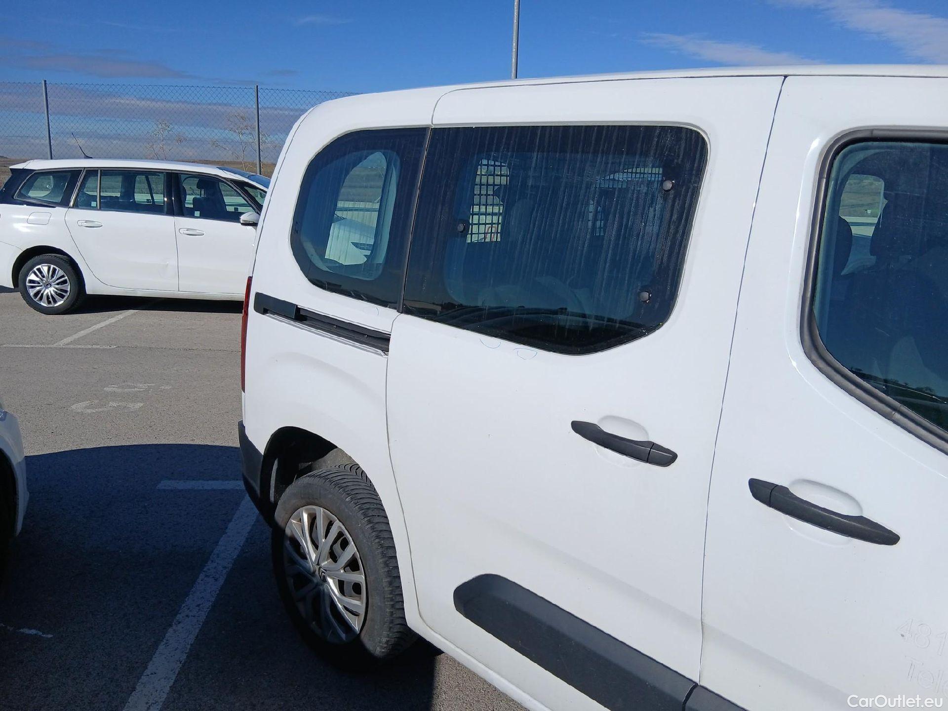  Citroen  Berlingo CITROEN  / 2018 / 4P / combi Talla M BlueHDi 100 S&S LIVE PACK BUSINE #25