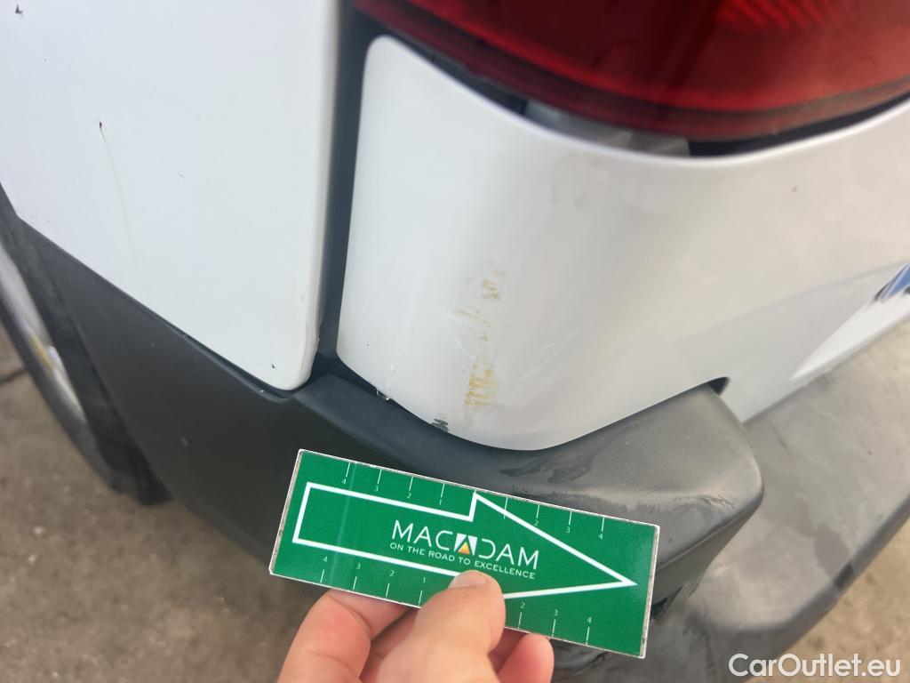  Citroen  Berlingo CITROEN  / 2018 / 4P / combi Talla M BlueHDi 100 S&S LIVE (AC) #24