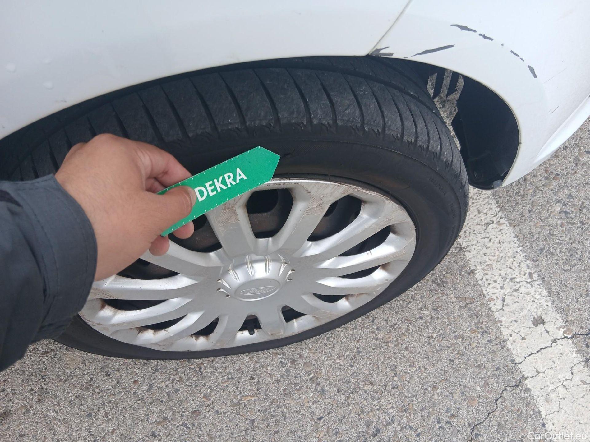  Ford  Fiesta FORD  VAN VU 3p 6G berlina comerci 1.5 TDCi 75cv #57