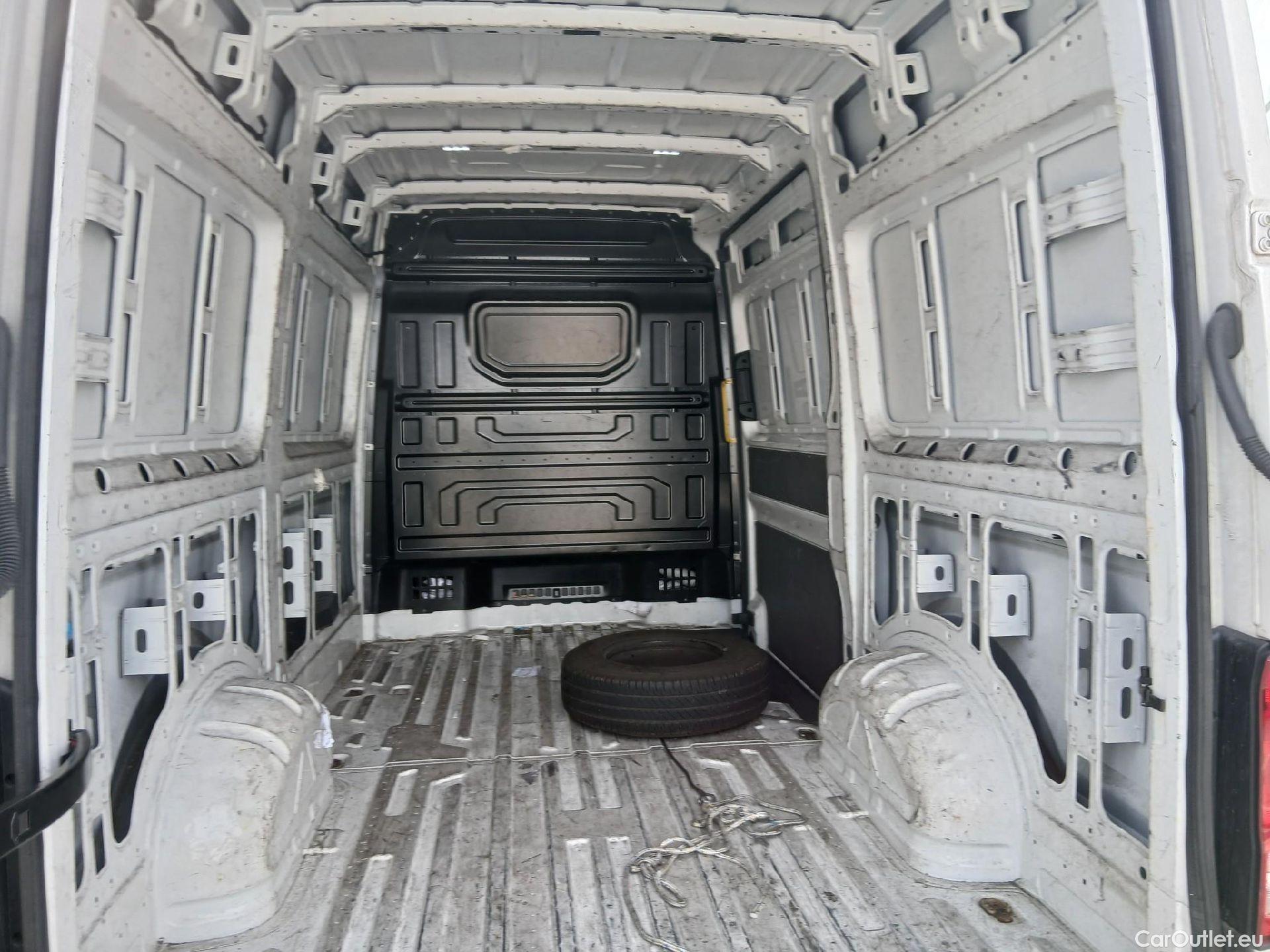  Volkswagen  Crafter VOLKSWAGEN  / 2017 / 4P / furgón 35 Furgón BM TN L3H2 2.0TDI 103kW(140CV) #29