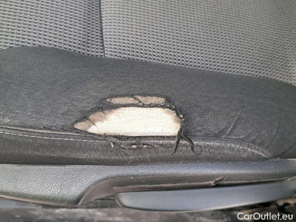  Renault  Trafic RENAULT  / 2019 / 4P / furgón Furgón 27 L1H1 Energy BluedCi 88 kW (AC) #17