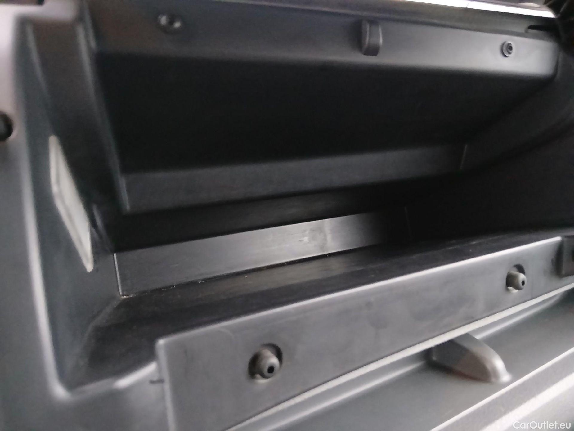  Opel  Vivaro OPEL  / 2019 / 4P / furgón 1.5 Diésel 74kW(100CV)M Std Exp #42