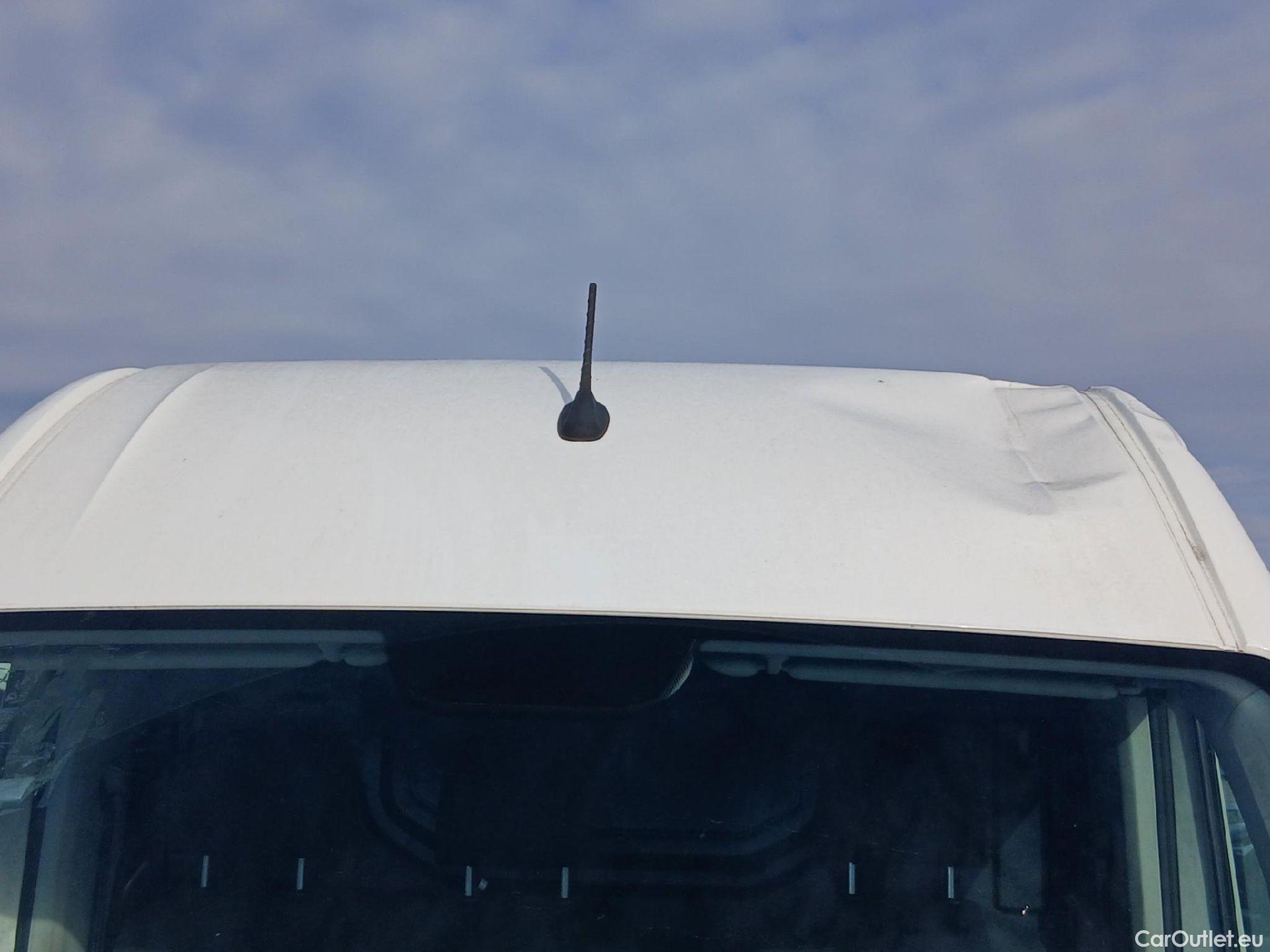  Volkswagen  Crafter VOLKSWAGEN  / 2017 / 4P / furgón 35 Furgón BM TN L3H2 2.0TDI 103kW(140CV) #75