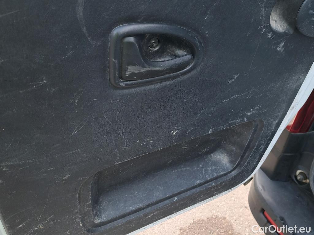  Renault  Trafic RENAULT  / 2019 / 4P / furgón Furgón 27 L1H1 Energy BluedCi 88 kW (AC) #27