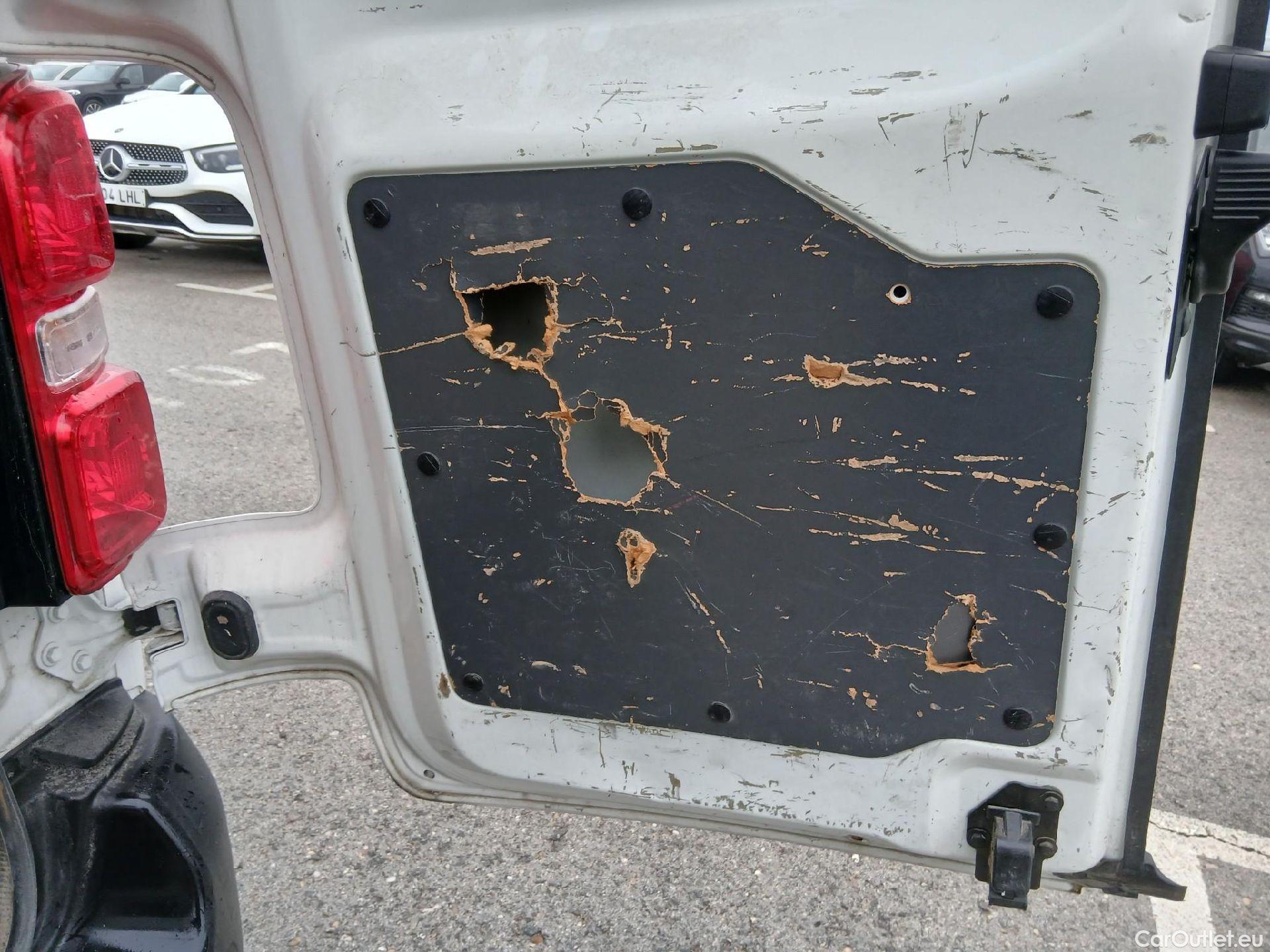  Opel  Vivaro OPEL  / 2019 / 4P / furgón 1.5 Diésel 74kW(100CV)M Std Exp #28