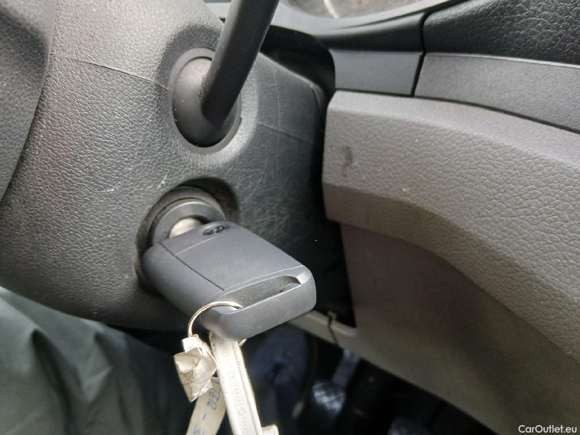  Volkswagen  Crafter VOLKSWAGEN  / 2017 / 4P / furgón 35 Furgón BM TN L3H2 2.0TDI 103kW(140CV) #1