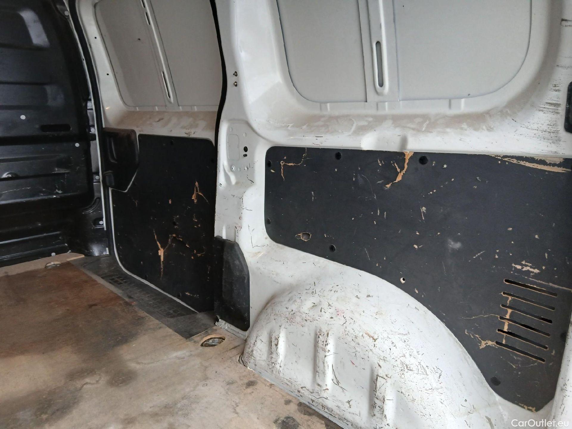  Opel  Vivaro OPEL  / 2019 / 4P / furgón 1.5 Diésel 74kW(100CV)M Std Exp #17