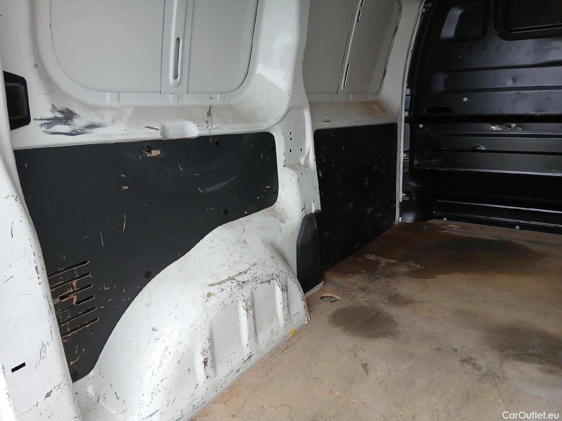  Opel  Vivaro OPEL  / 2019 / 4P / furgón 1.5 Diésel 74kW(100CV)M Std Exp #15