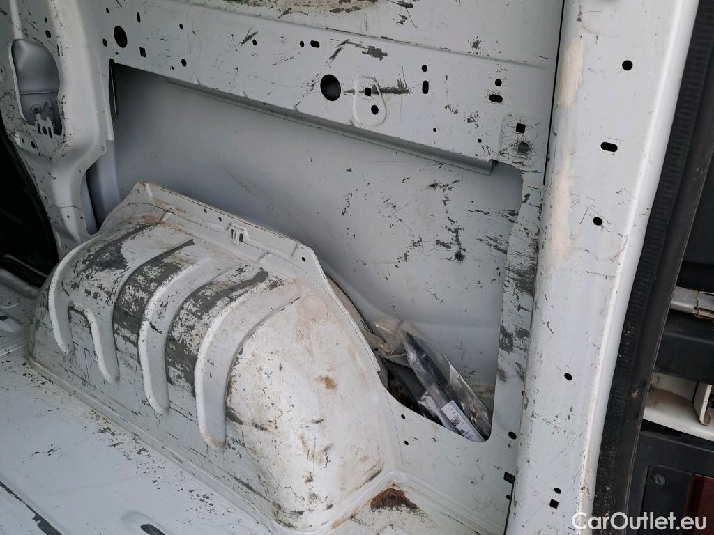  Renault  Trafic RENAULT  / 2019 / 4P / furgón Furgón 27 L1H1 Energy BluedCi 88 kW (AC) #3