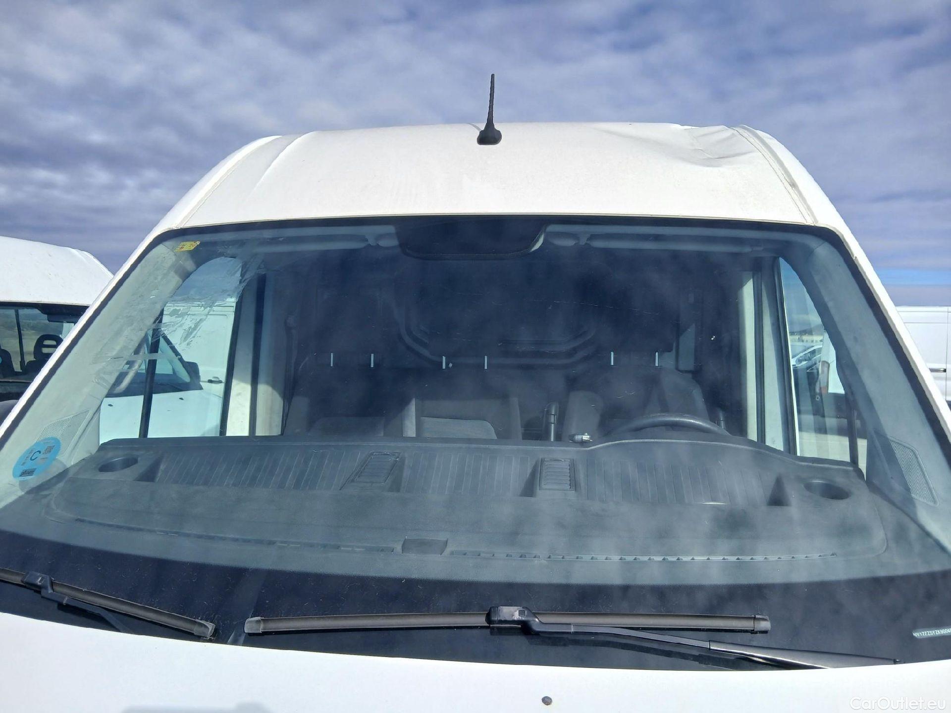  Volkswagen  Crafter VOLKSWAGEN  / 2017 / 4P / furgón 35 Furgón BM TN L3H2 2.0TDI 103kW(140CV) #2