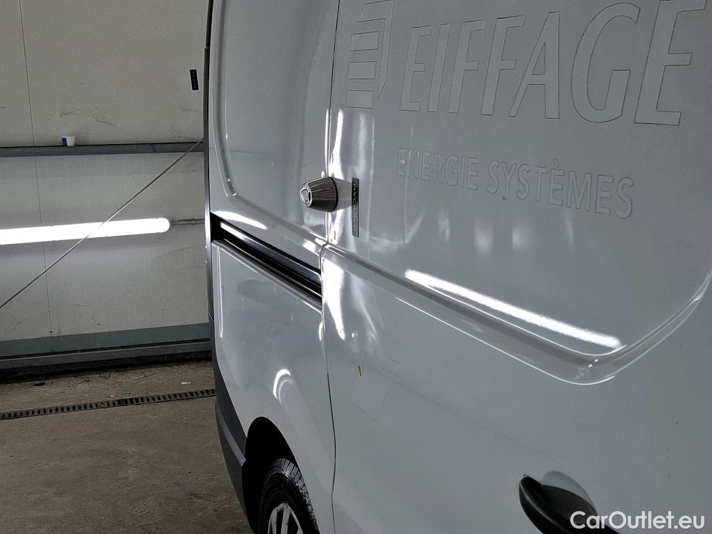  Renault  Trafic RENAULT  / 2019 / 4P / Fourgon tole NV FG GCF L1H1 1000 dCi 120 S&S #38