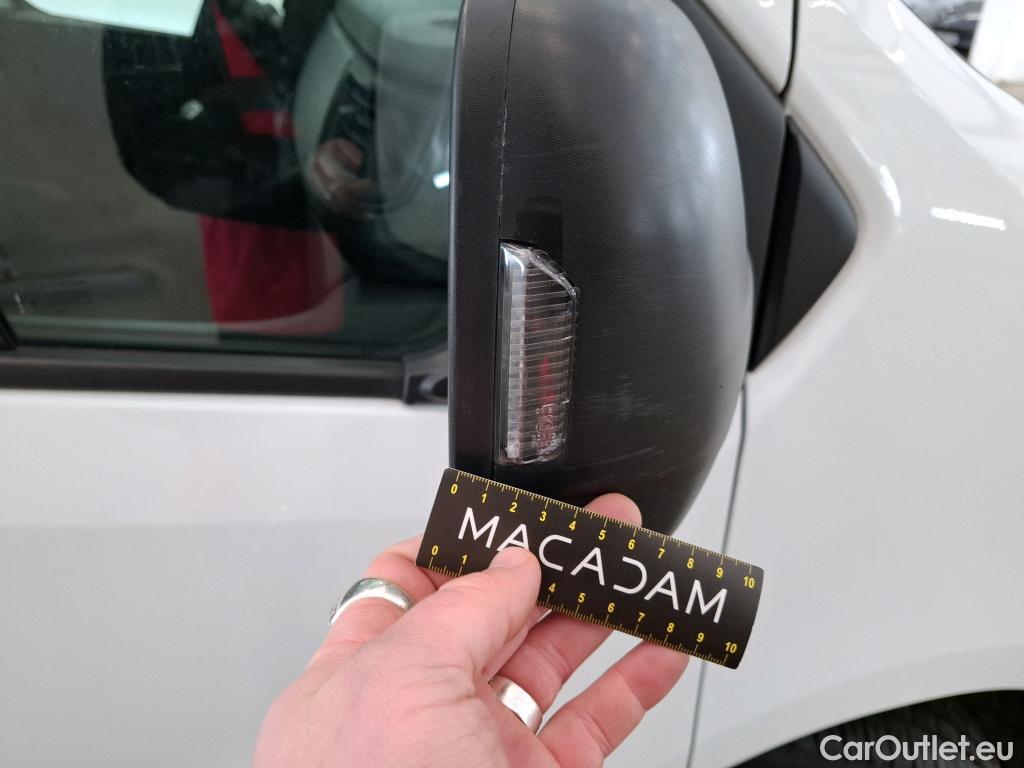  Renault  Trafic  III Fourgon L2H1 3T Confort 2.0 dCi 130CV BVM6 E6d #48