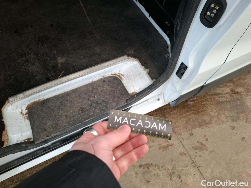  Renault  Trafic  III Fourgon L2H1 3T Confort 2.0 dCi 130CV BVM6 E6d #34