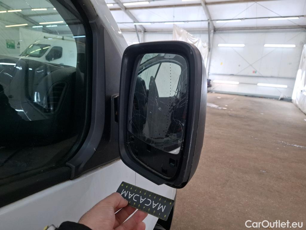  Renault  Trafic RENAULT  / 2019 / 4P / Fourgon tole NV FG GCF L1H1 1000 dCi 120 S&S #40