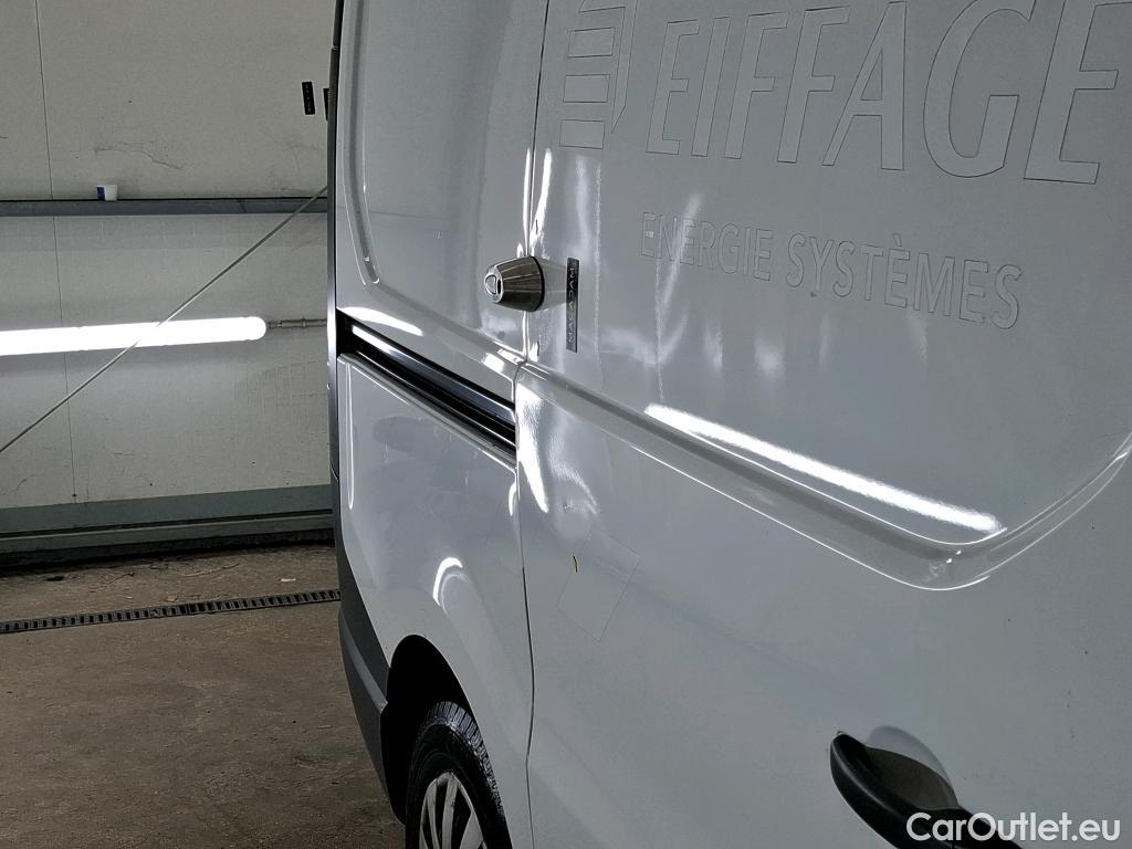  Renault  Trafic RENAULT  / 2019 / 4P / Fourgon tole NV FG GCF L1H1 1000 dCi 120 S&S #37
