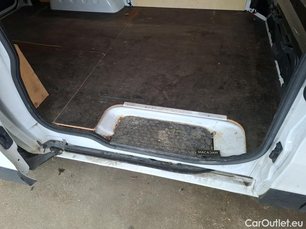  Renault  Trafic RENAULT  / 2019 / 4P / Fourgon tole NV FG GCF L1H1 1000 dCi 120 S&S #48