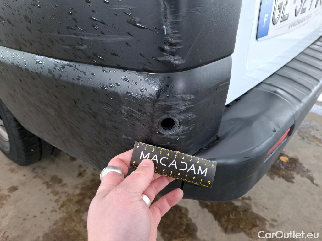  Renault  Trafic  III Fourgon L2H1 3T Confort 2.0 dCi 130CV BVM6 E6d #32