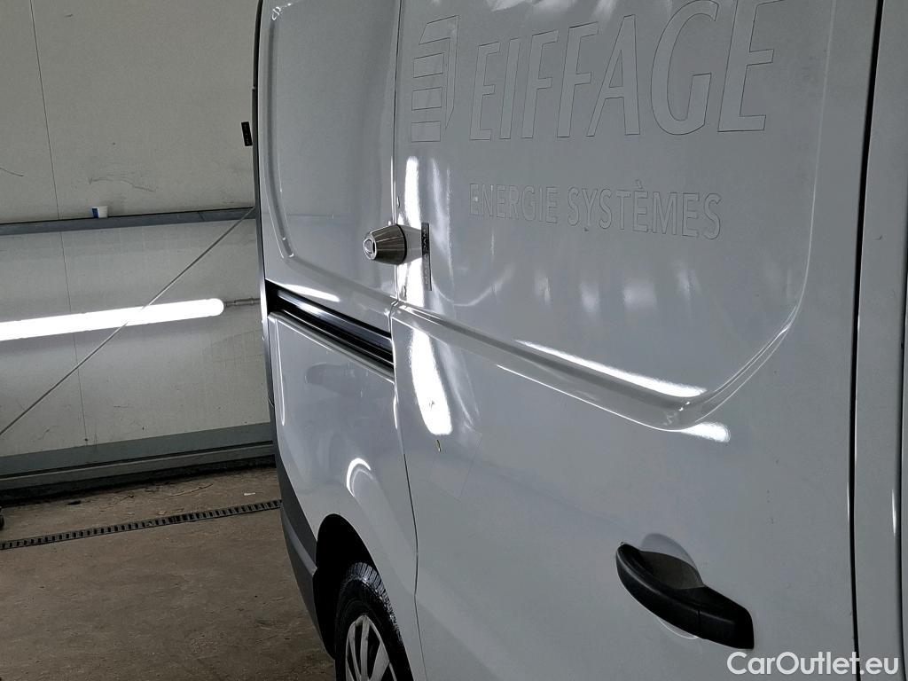 Renault  Trafic RENAULT  / 2019 / 4P / Fourgon tole NV FG GCF L1H1 1000 dCi 120 S&S #35