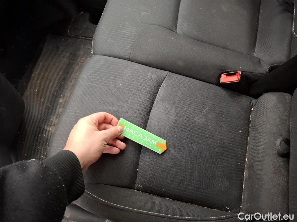  Renault  Trafic RENAULT  / 2019 / 4P / Fourgon tole NV FG GCF L1H1 1000 dCi 120 S&S #76