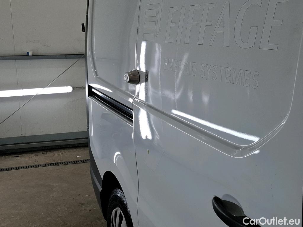  Renault  Trafic RENAULT  / 2019 / 4P / Fourgon tole NV FG GCF L1H1 1000 dCi 120 S&S #36