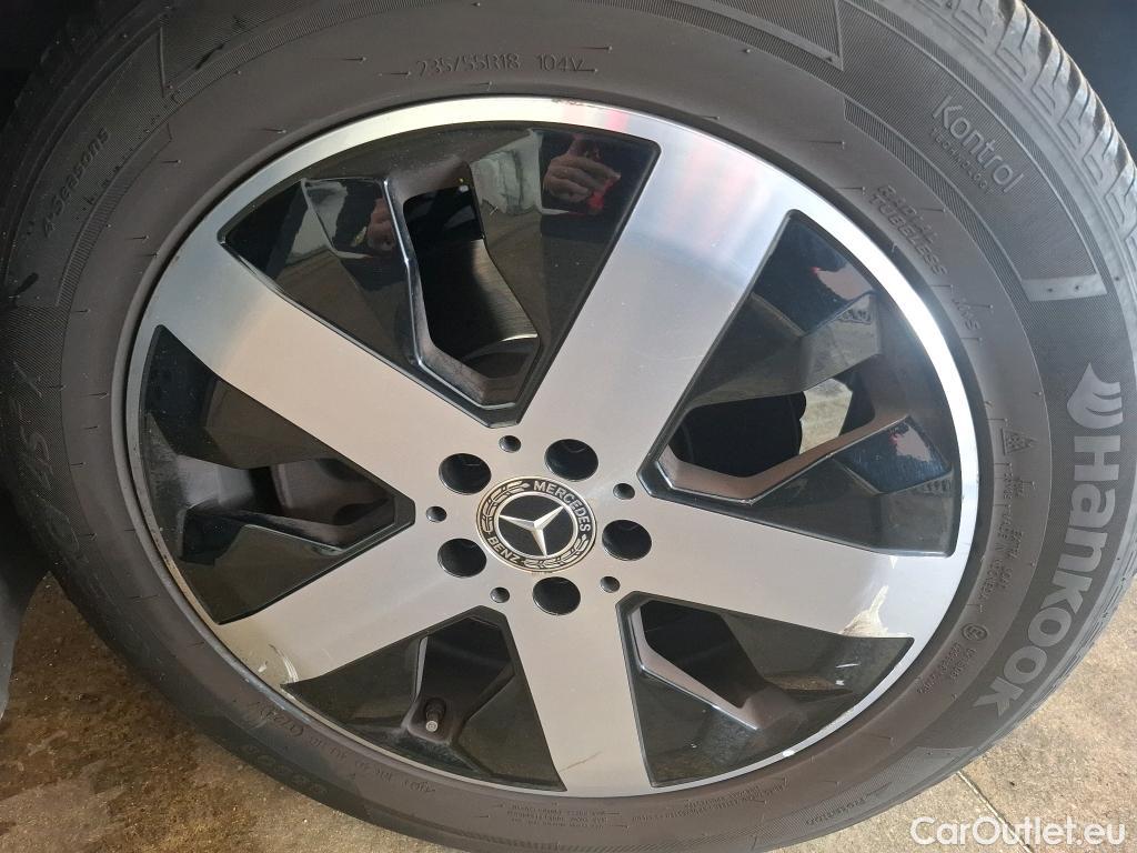  Mercedes  GLB MERCEDES-BENZ  / 2019 / 5P / SUV  200 d Business Line #40