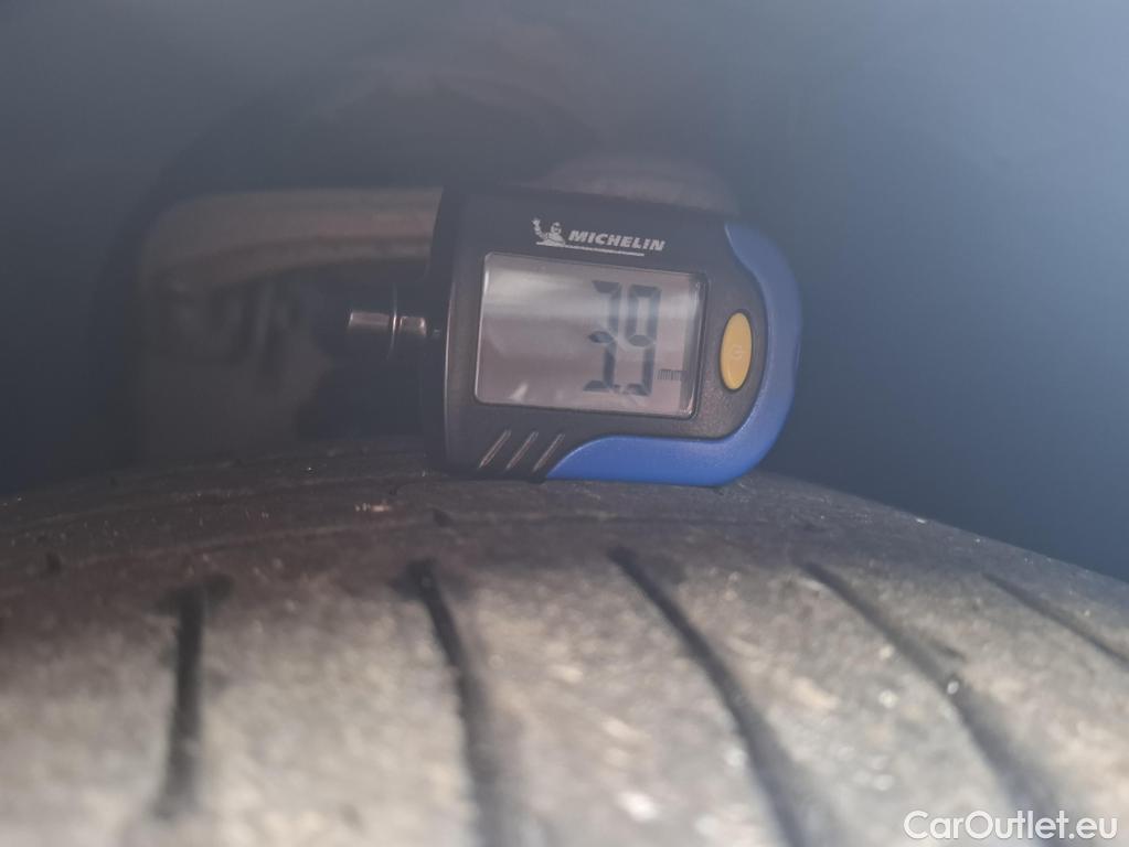  Mercedes  C-Klasse MERCEDES-BENZ Classe C Coupe / 2018 / 2P / Coupé C 200 d AMG Line #40