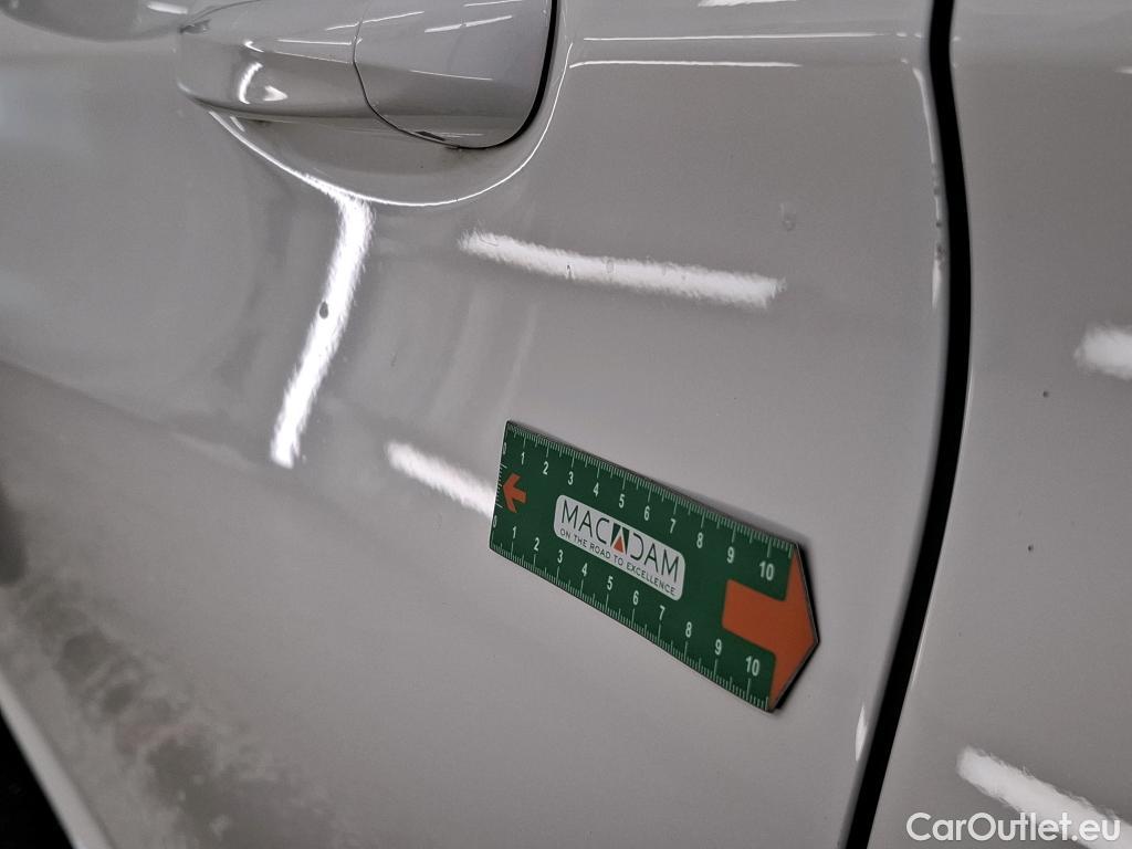  Mercedes  C-Klasse MERCEDES-BENZ Classe C Coupe / 2018 / 2P / Coupé C 200 d AMG Line #34