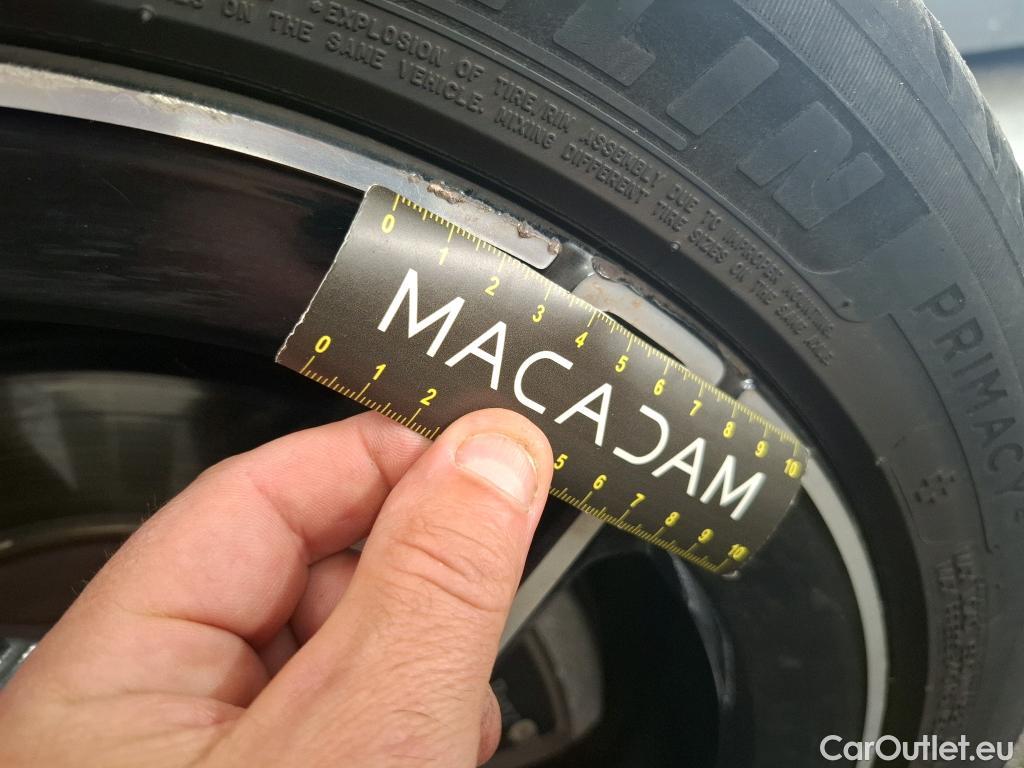  Mercedes  A-Klasse MERCEDES-BENZ Classe A Berline / 2018 / 4P / Berline A 200 AMG Line 7G-DCT #11