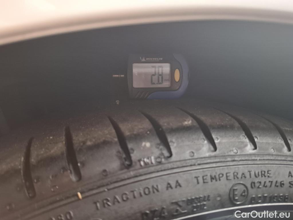  Mercedes  C-Klasse MERCEDES-BENZ Classe C Coupe / 2018 / 2P / Coupé C 200 d AMG Line #38