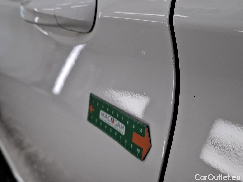  Mercedes  C-Klasse MERCEDES-BENZ Classe C Coupe / 2018 / 2P / Coupé C 200 d AMG Line #33