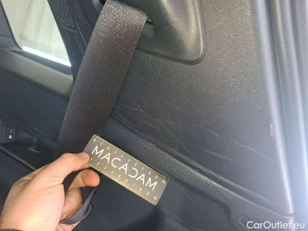  Mercedes  GLB MERCEDES-BENZ  / 2019 / 5P / SUV  200 d Business Line #82