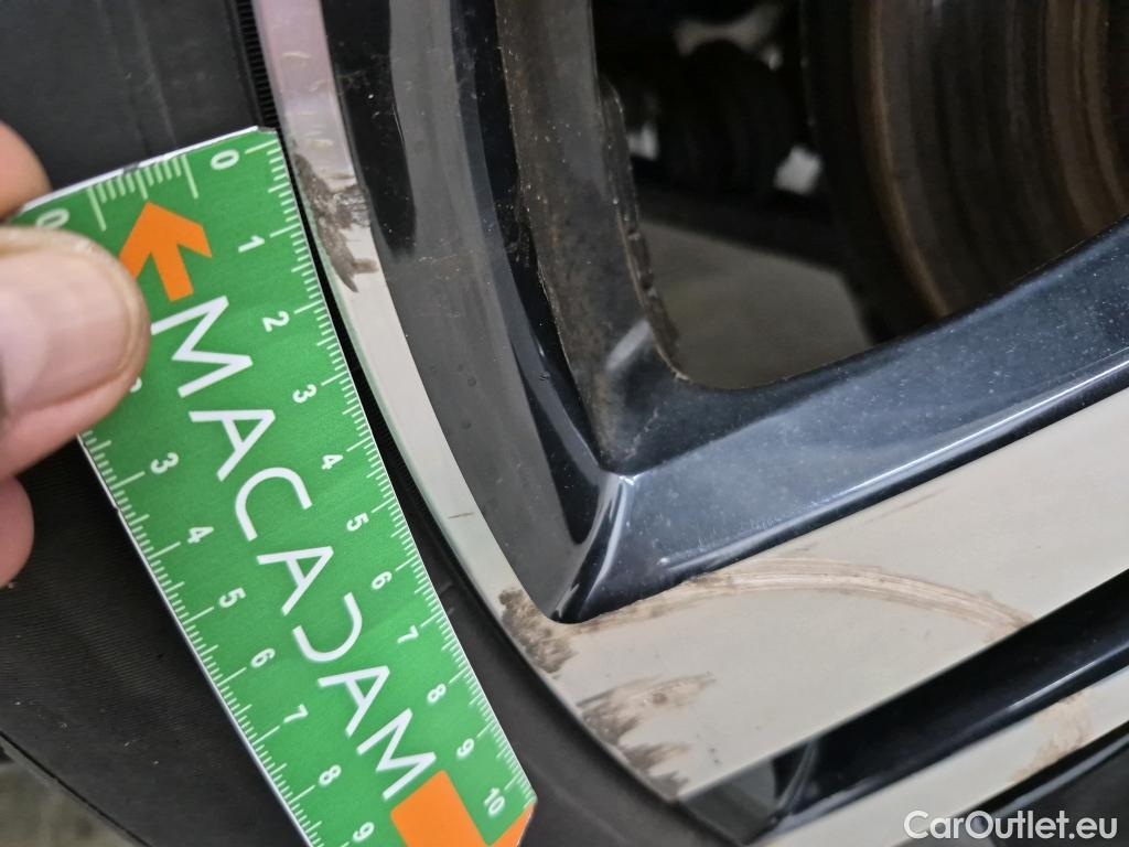  Peugeot  3008 PEUGEOT  / 2020 / 5P / SUV 1.6 HYBRID4 300 E-EAT8 GT #3