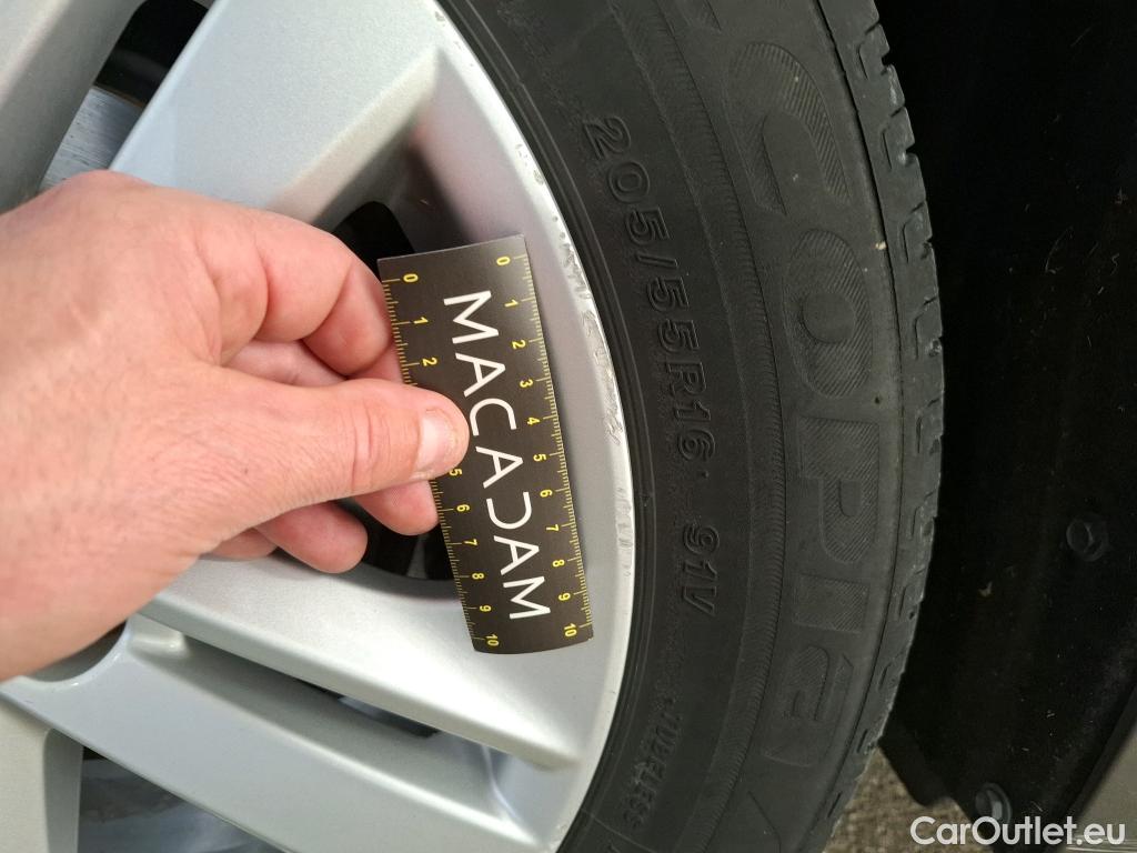  Toyota  Corolla TOYOTA  / 2018 / 5P / Berline Hybride 122h Dynamic Business Supp Lomb #8