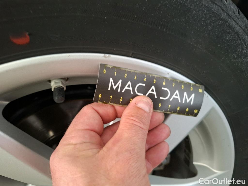  Toyota  Corolla TOYOTA  / 2018 / 5P / Berline Hybride 122h Dynamic Business Supp Lomb #23