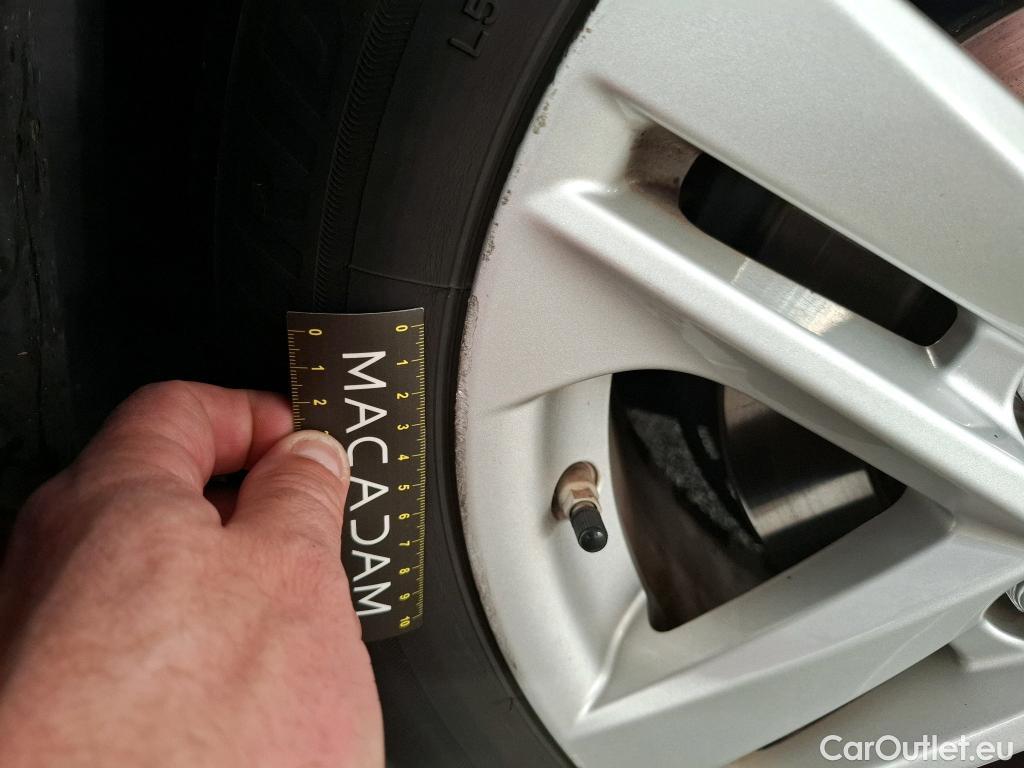  Toyota  Corolla TOYOTA  / 2018 / 5P / Berline Hybride 122h Dynamic Business Supp Lomb #13