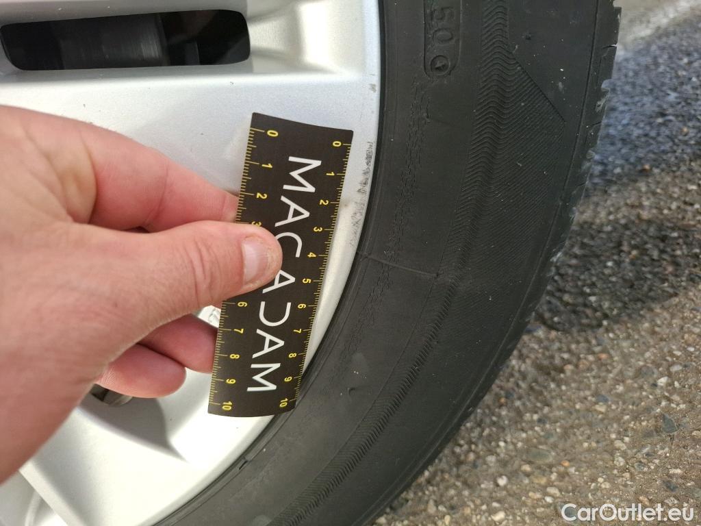  Toyota  Corolla TOYOTA  / 2018 / 5P / Berline Hybride 122h Dynamic Business Supp Lomb #25