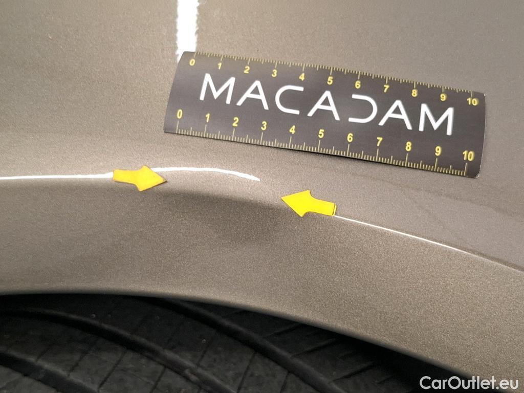  Toyota  Corolla TOYOTA  / 2018 / 5P / Berline Hybride 122h Dynamic Business Supp Lomb #17