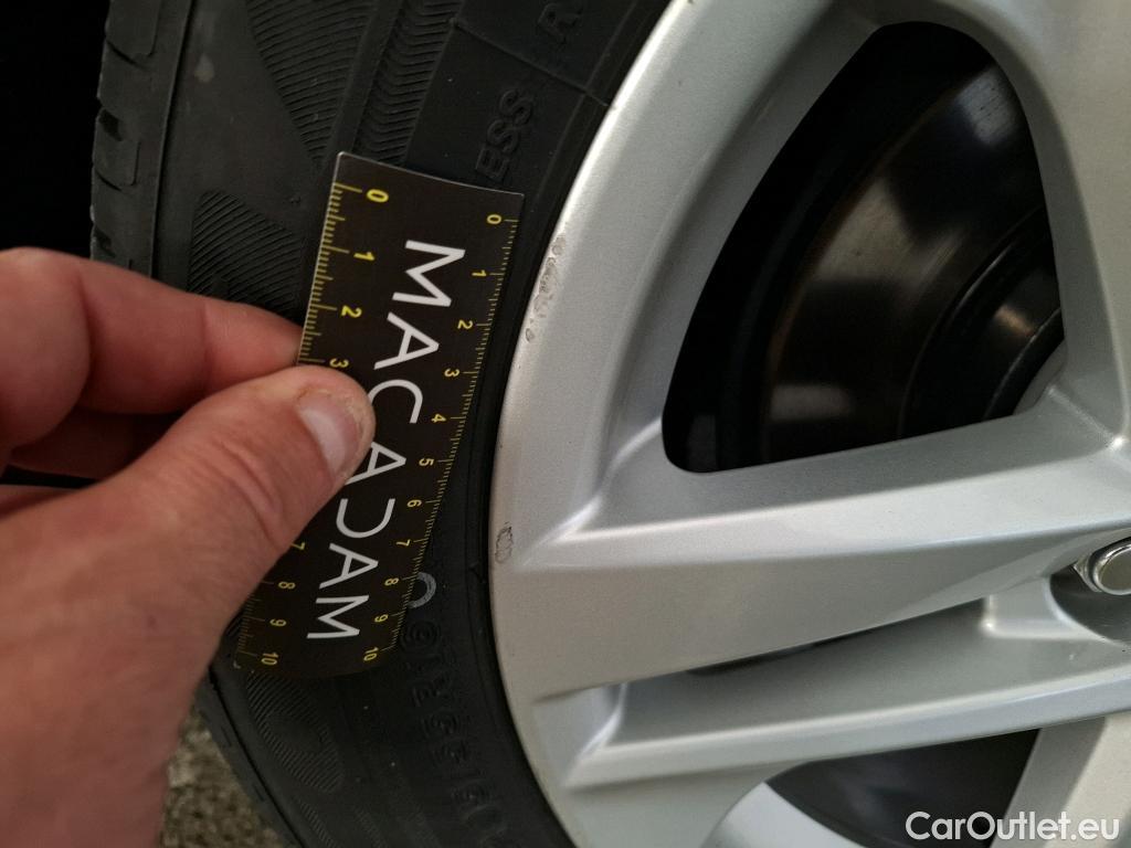  Toyota  Corolla TOYOTA  / 2018 / 5P / Berline Hybride 122h Dynamic Business Supp Lomb #22