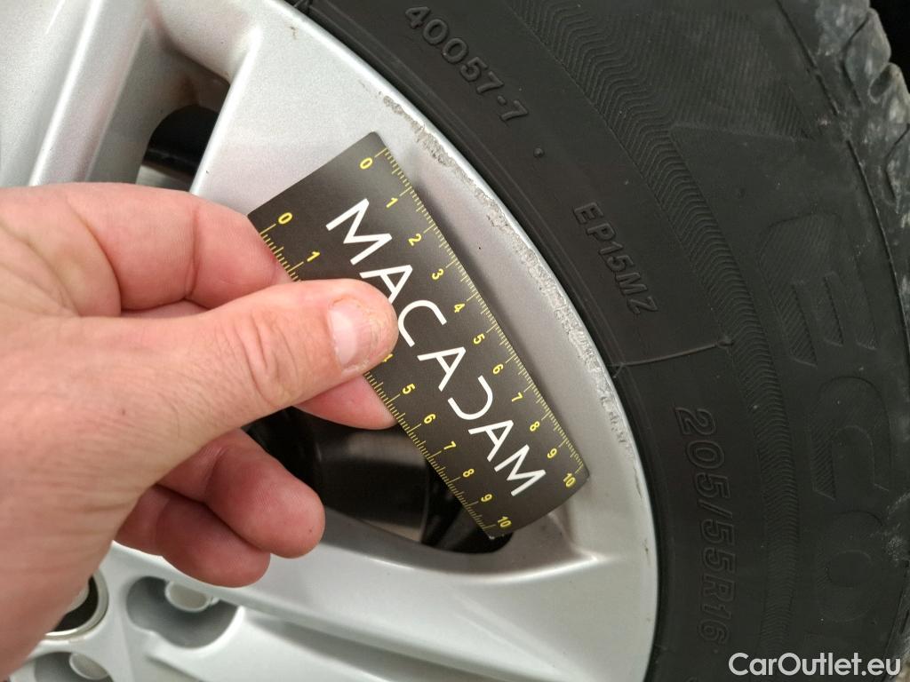  Toyota  Corolla TOYOTA  / 2018 / 5P / Berline Hybride 122h Dynamic Business Supp Lomb #19