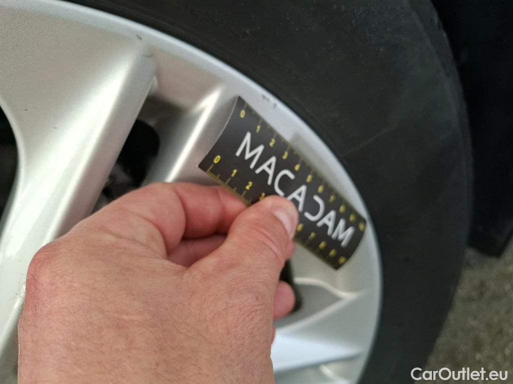  Toyota  Corolla TOYOTA  / 2018 / 5P / Berline Hybride 122h Dynamic Business Supp Lomb #24