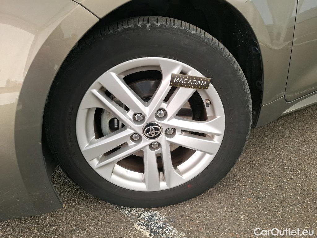  Toyota  Corolla TOYOTA  / 2018 / 5P / Berline Hybride 122h Dynamic Business Supp Lomb #18