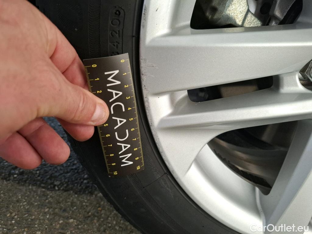  Toyota  Corolla TOYOTA  / 2018 / 5P / Berline Hybride 122h Dynamic Business Supp Lomb #7