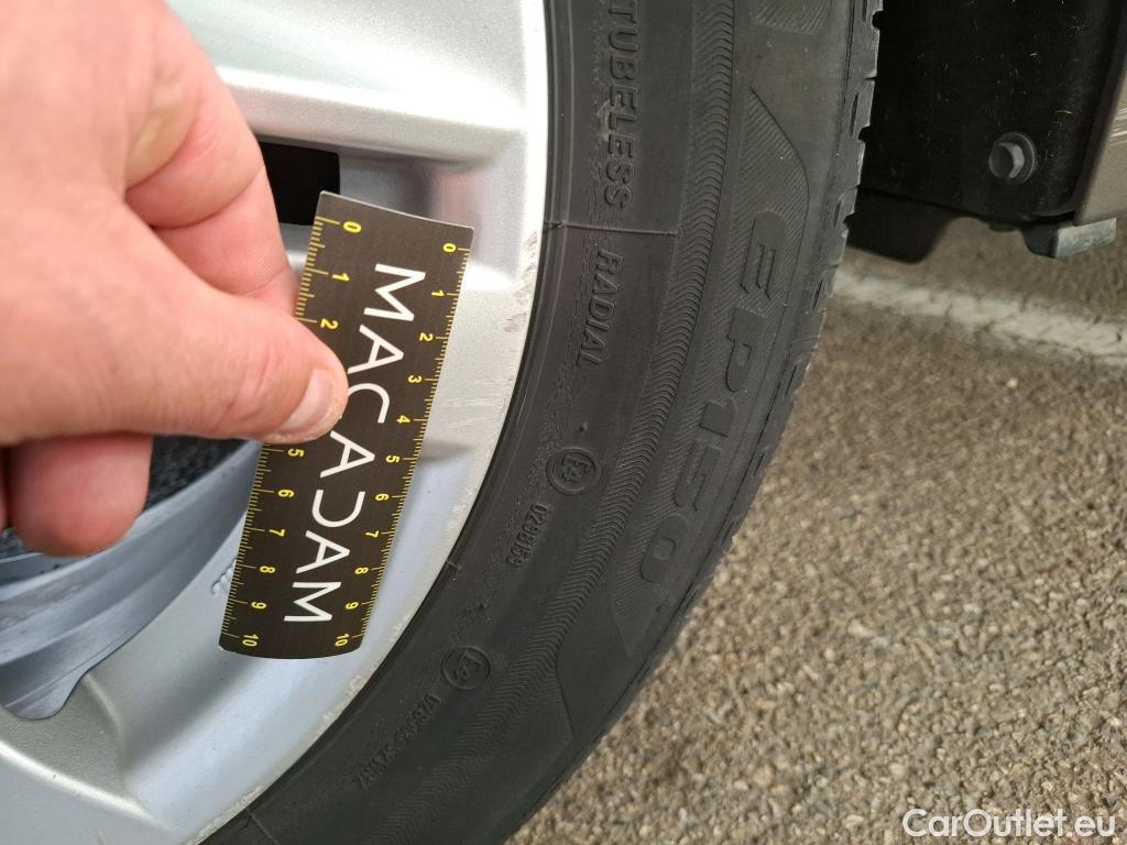  Toyota  Corolla TOYOTA  / 2018 / 5P / Berline Hybride 122h Dynamic Business Supp Lomb #9