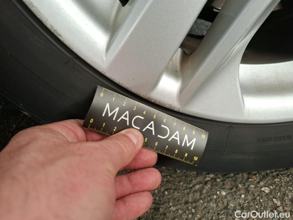  Toyota  Corolla TOYOTA  / 2018 / 5P / Berline Hybride 122h Dynamic Business Supp Lomb #14