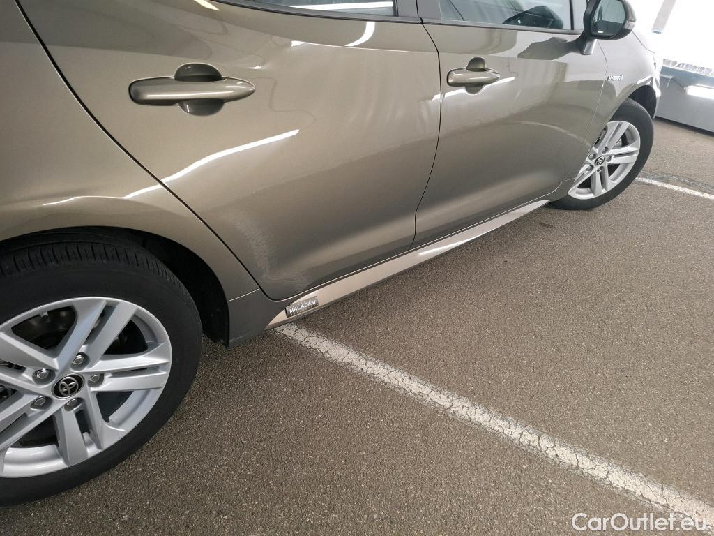  Toyota  Corolla TOYOTA  / 2018 / 5P / Berline Hybride 122h Dynamic Business Supp Lomb #3