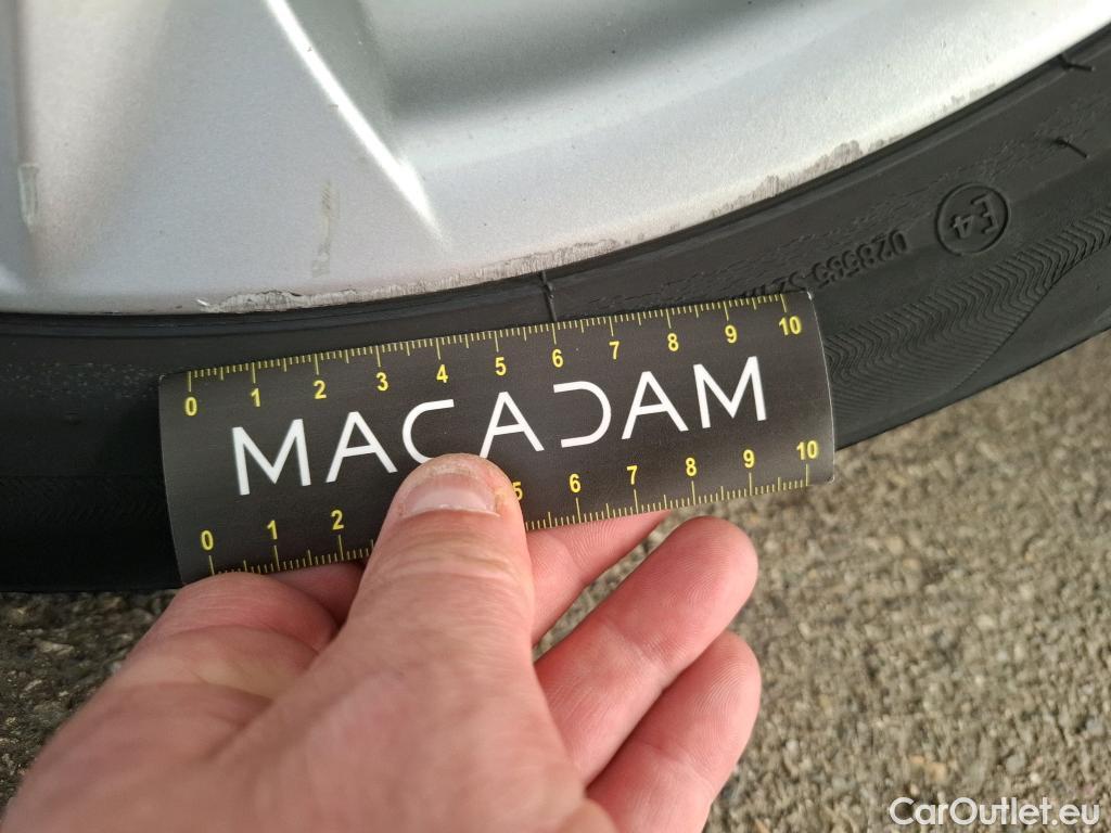  Toyota  Corolla TOYOTA  / 2018 / 5P / Berline Hybride 122h Dynamic Business Supp Lomb #10