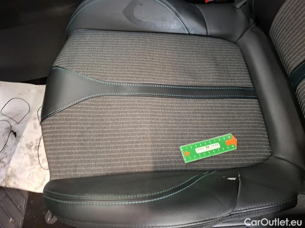  Peugeot  3008 PEUGEOT  / 2020 / 5P / SUV 1.6 HYBRID 225 E-EAT8 Allure Pack #4