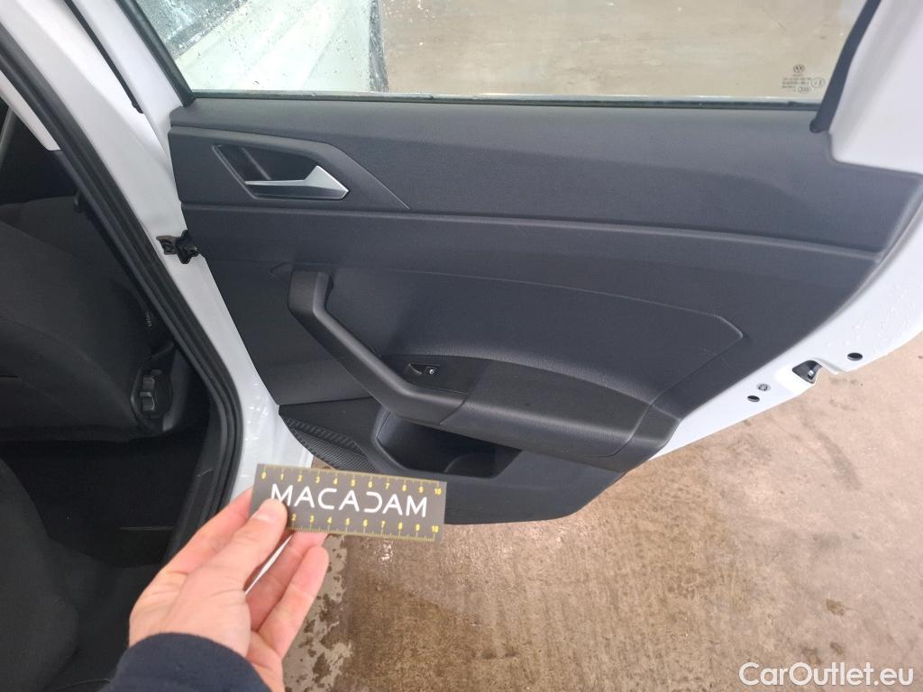  Volkswagen  Polo VOLKSWAGEN  / 2017 / 5P / Berline 1.0 TSI 95 Lounge Business #4