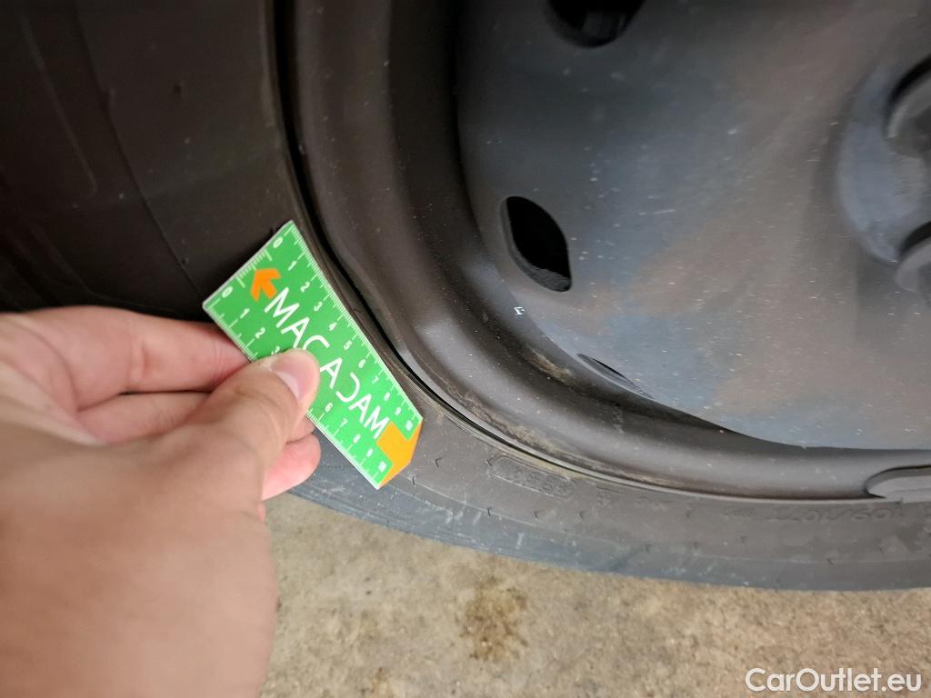  Renault  Trafic  III Combi L2H1 3 0t (8/9 Sièges) Life 2.0 dCi 145CV BVM6 9 Sieges E6dT #26