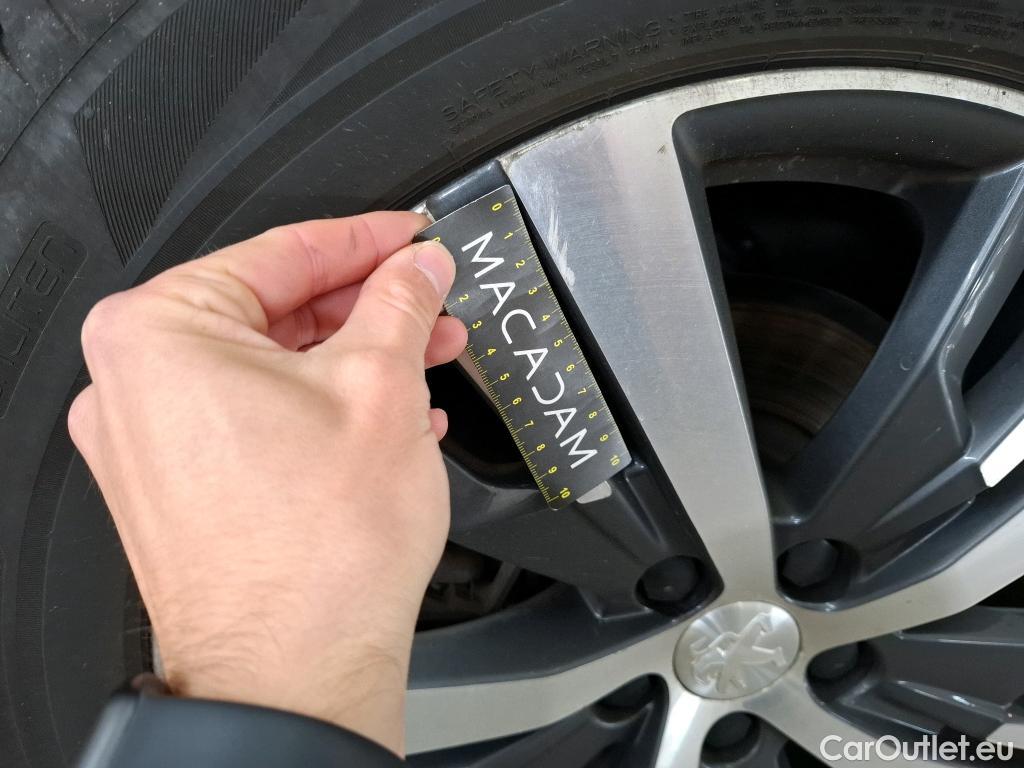  Peugeot  5008  Allure Pack 1.5 HDi 130CV BVA8 7 Sieges E6d #38